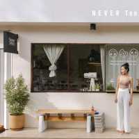 คาเฟ่น่ารัก สไตล์มินิมอล Never too small kohlarn 