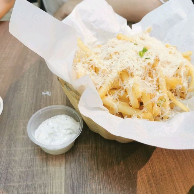 saturdate cocktail brunch