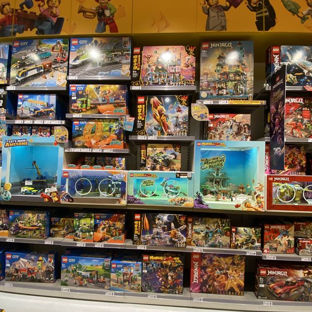 LEGO store, ION Orchard