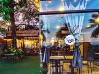 คาเฟ่ริมหาดบางแสน วิวทะเล 180 องศา