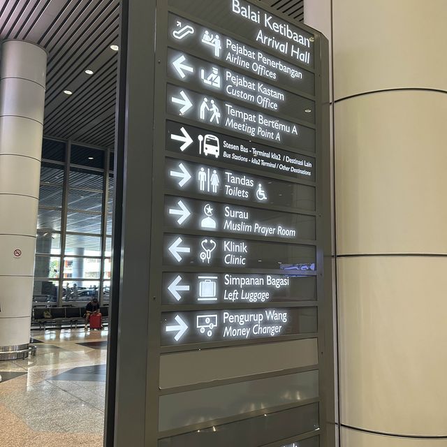 抵達吉隆坡國際機場