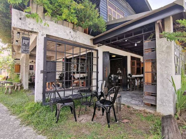 R.I.P Cafe' จิบกาแฟ แลงานศิลป์ในปัตตานี