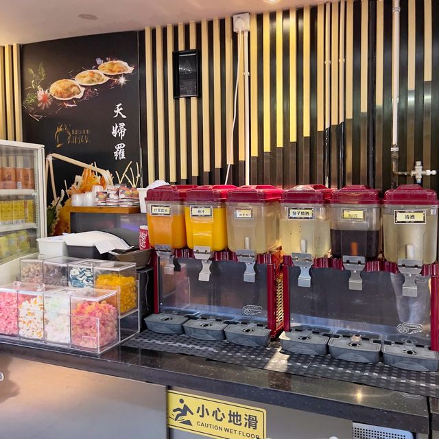 食物款式豐富又抵食嘅午市放題