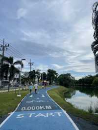 เดินเล่นชมวิวบรรยากาศภูเขาล้อมสวนใจกลางภูเก็ต