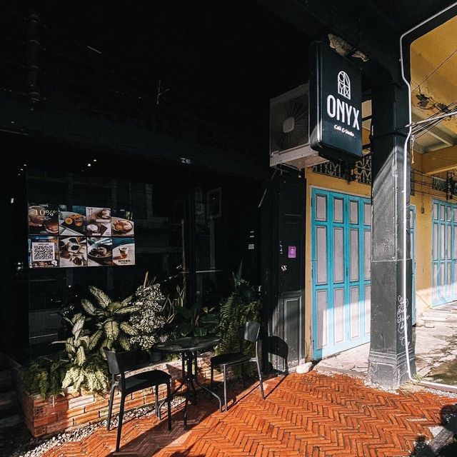 คาเฟ่สายคอกาแฟ “ ONYX Café & Studio Pattani”