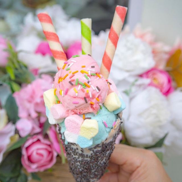 คาเฟ่สุดหวานโทนพาสเทล จิบกาแฟชิมขนมหวานสุด