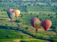 BALLOONS OVER BAGAN 