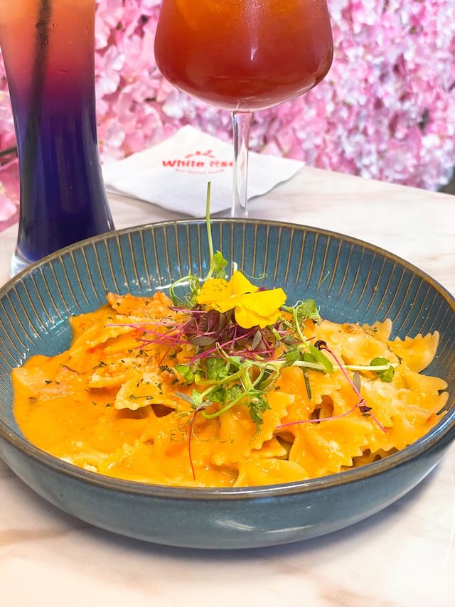 【Just like in the Wonderland🌸🌼🌹• 銅鑼灣花花人氣Cafe】