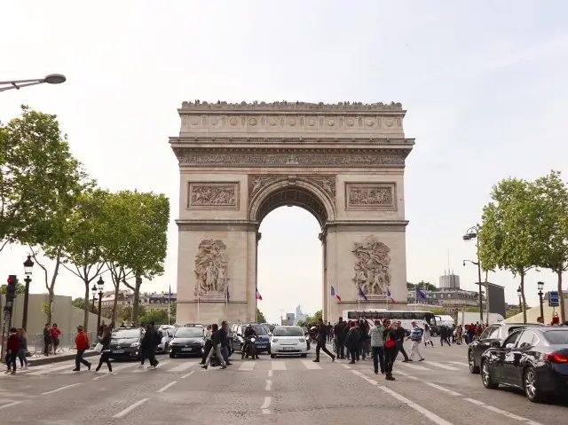 巴黎地標凱旋門與香榭麗舍大道