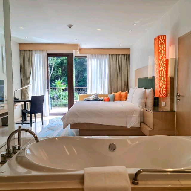 รีสอร์ทสวยริมทะเล ใกล้สนามบินภูเก็ต