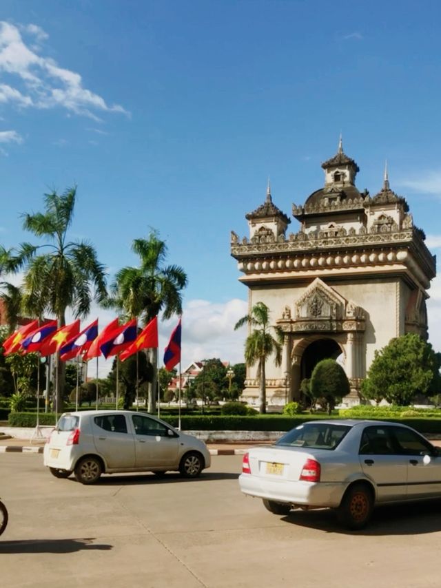 ณ ประตูชัยเวียงจันทน์ ลาว 🇱🇦
