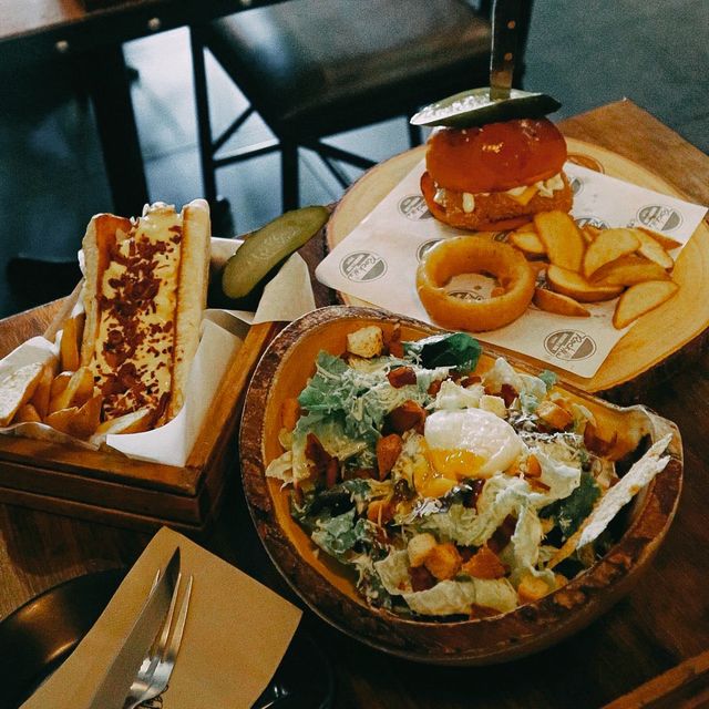 Rock Me Burger - ร้านเบอร์เกอร์สุดฮิตชาวเชียงใหม่