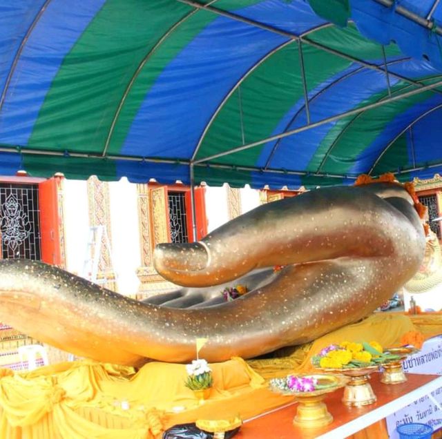 หลวงพ่อทันใจ”วัดพระบรมธาตุบ้านตาก" 