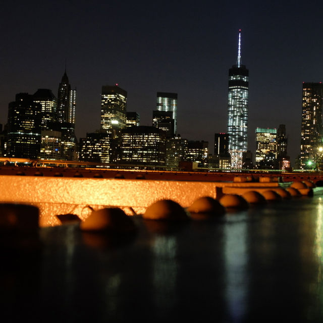 Night stroll across Brooklyn Bridge