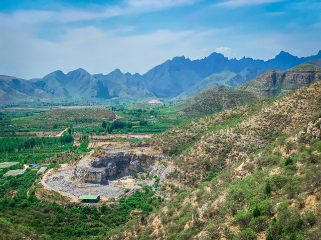 Beijing Hiking | Exploring the Dragon Palace Mountain Stone Array and Discovering the Thousand-Year Flower Tower.