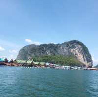 สัมผัสกับความสวยงามของธรรมชาติ และหมู่บ้านกลางทะเล