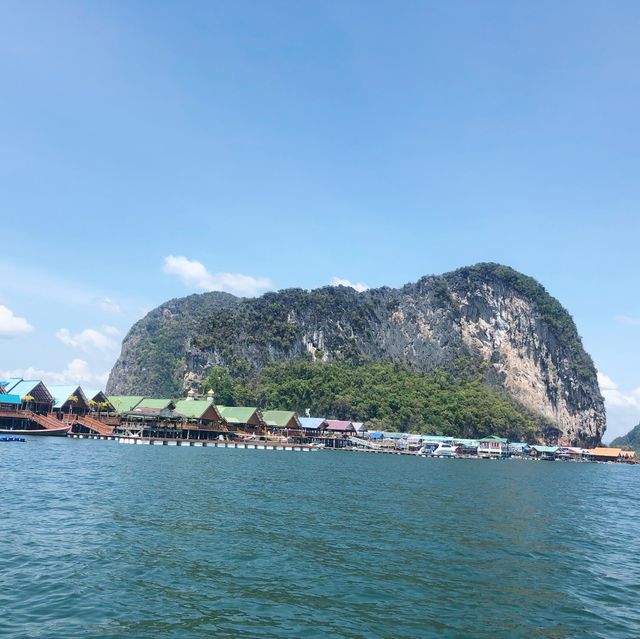 สัมผัสกับความสวยงามของธรรมชาติ และหมู่บ้านกลางทะเล