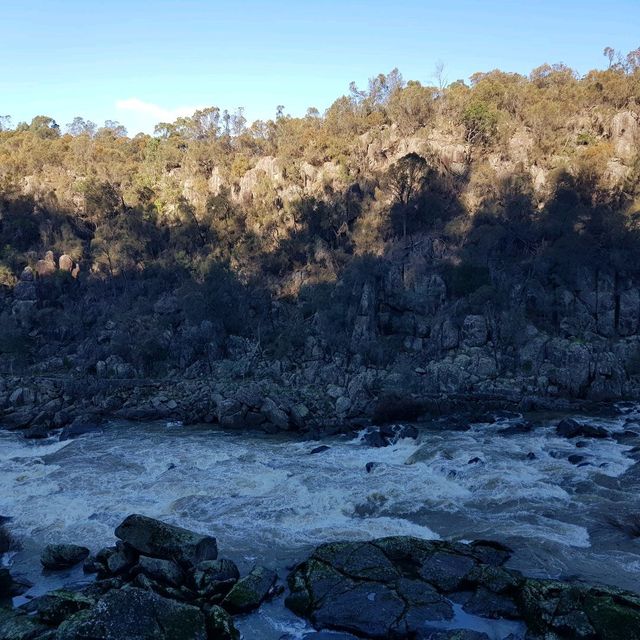 Cataract Gorge follow by drive to Bicheno.