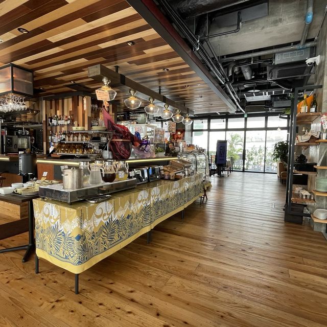 カクテルステイ内のお洒落なレストラン『The Carino Okinawa』