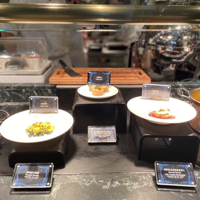 香港迪士尼酒店食自助餐好開心呀～