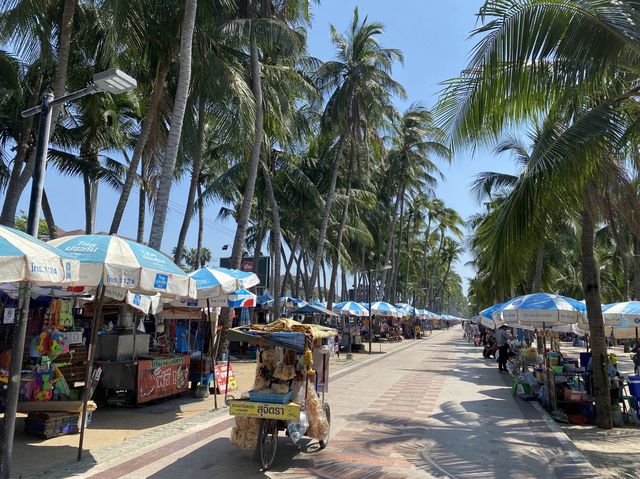 Bangsan Beach หาดบางแสน ชลบุรี