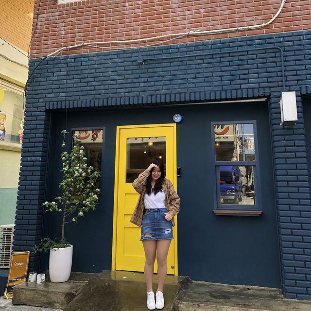 노란문이 인상적인 다쿠아즈맛집