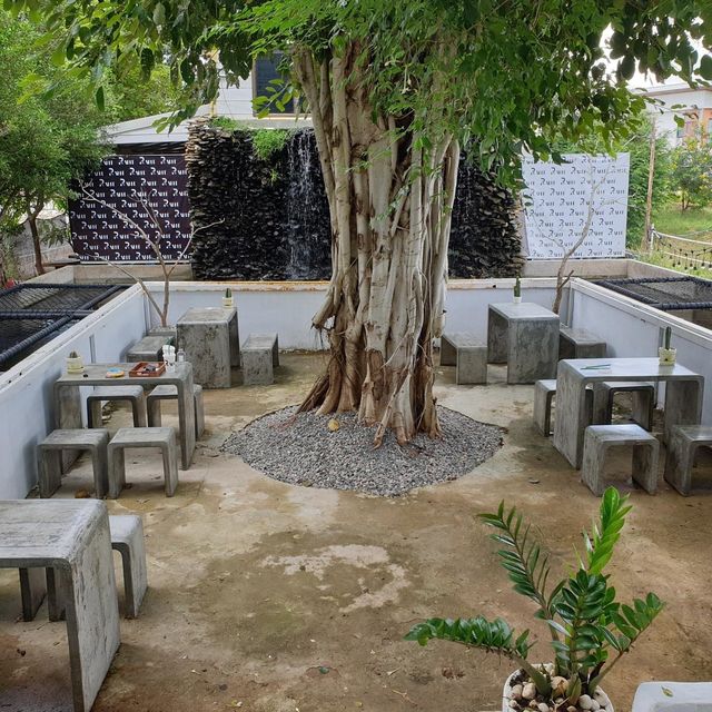 ระพีคาเฟ่ & บิสโตร