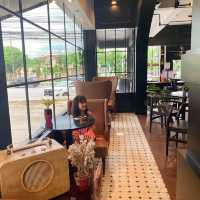 เบื่อคาเฟ่มินิมอล เชิญที่ PLEASE Cafe