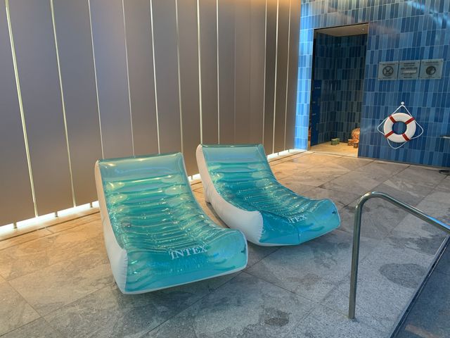 大阪　ラグジュアリーホテル　W大阪のWET(屋内プール)で遊び尽くせ！