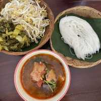 ร้านอาหารเหนือพื้นเมืองสไตล์น่าน