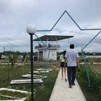 SMI Park 对面江