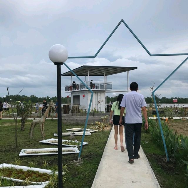 SMI Park 对面江