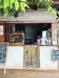 Drip Rim Lay Cafe มินิมอลริมชายหาดหัวหิน