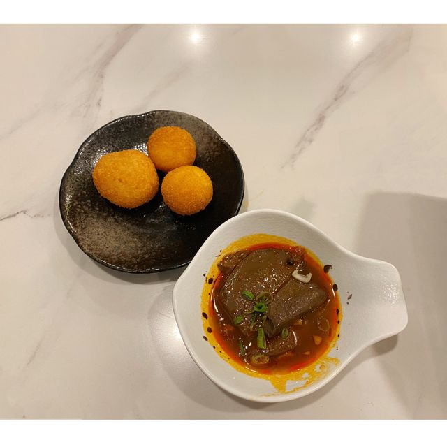 櫻花樹下的台式餐廳