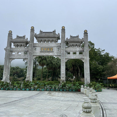 香港著名景點「寶蓮寺」|Trip.com 香港 香港著名景點「寶蓮寺」|Trip.Com 香港