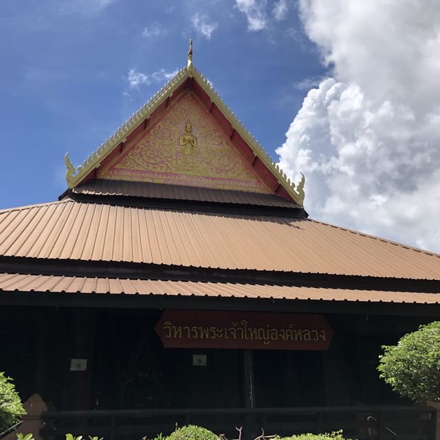 "ออกพรรษา ไหว้พระ ทำบุญ ที่เมืองอุบล"