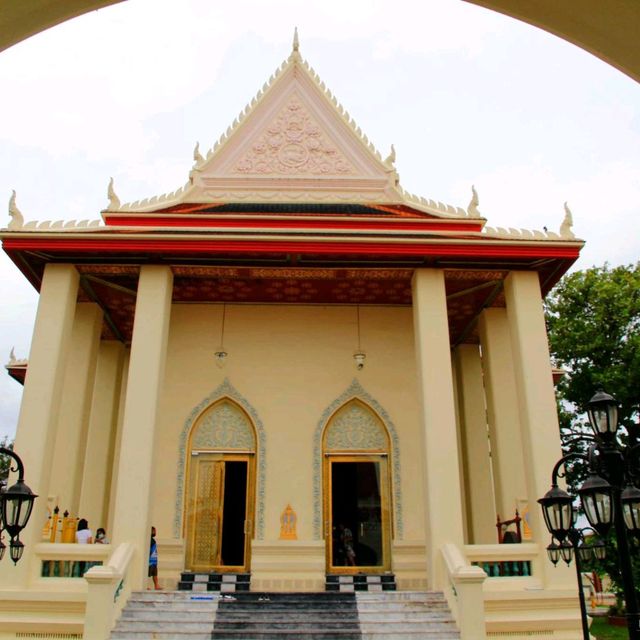 วัดไชโยวรวิหาร วัดสวย พระงาม ติดริมแม่น้ำเจ้าพระยา