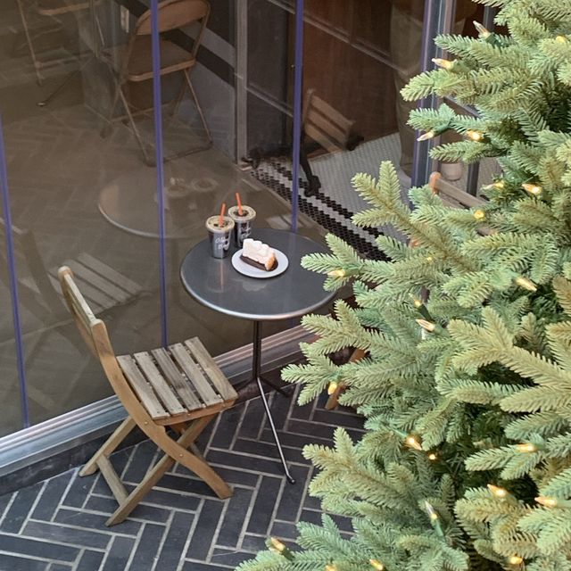 유럽 크리스마스 마켓 분위기 물씬 느낄 수 있는 동묘 카페 🎄