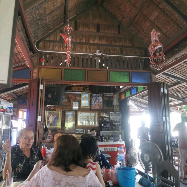 รีวิวร้านริมเขื่อน​ มินิ​ @สมุทรสงคราม