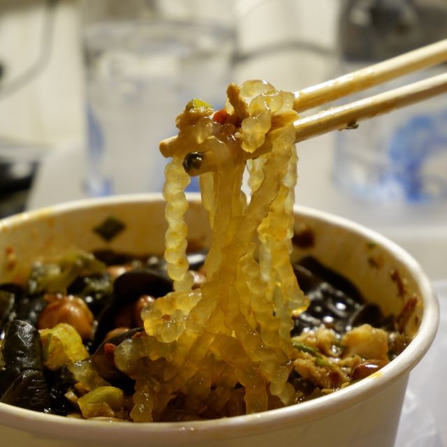 麻辣勁十足的酸辣粉  