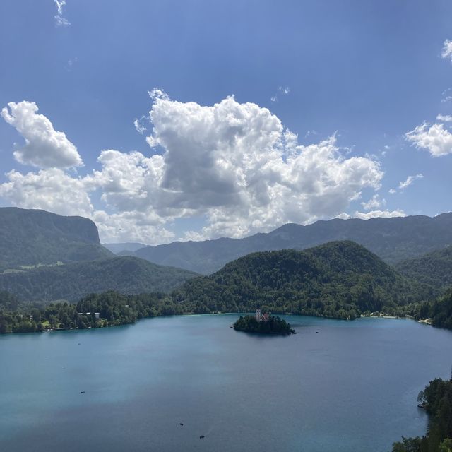 《📍斯洛維尼亞》被湖水包圍的教堂 — Lake Bled 布萊德湖