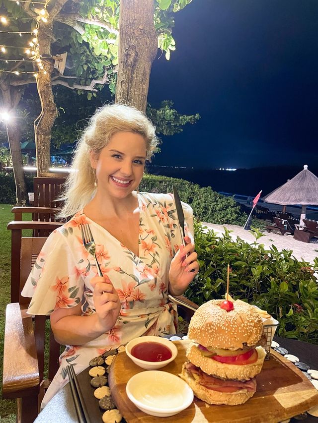 Delicious Oceanside Dinner in Sanya 