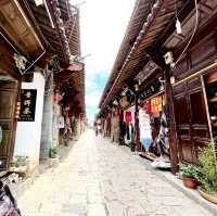 RELAXATION IN BAISHA OLD TOWN LIJIANG 