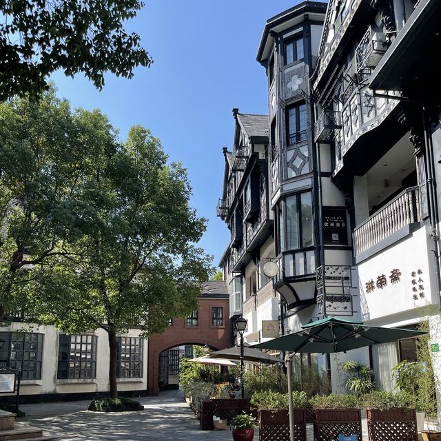 A Jaunt in Shanghai’s Replica British Town 