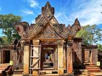 Anantara Suite at Angkor Wat Resort is so beautiful! Let's also visit the Queen's Palace in the afternoon.