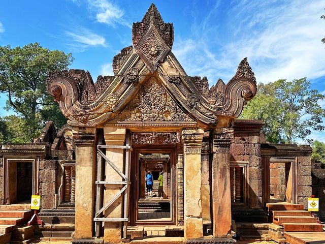 Anantara Suite at Angkor Wat Resort is so beautiful! Let's also visit the Queen's Palace in the afternoon.