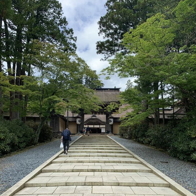 美しい山奥のお寺