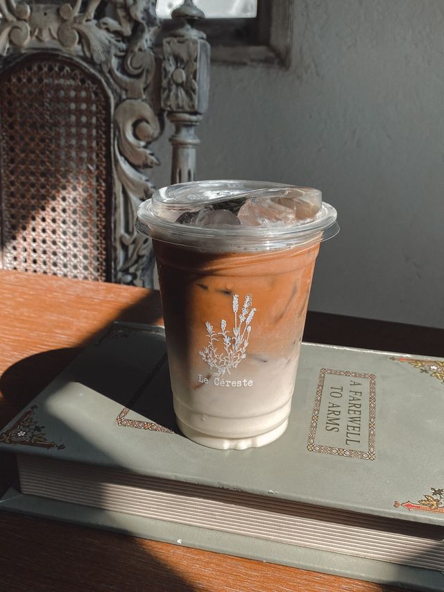 Le Céreste cafe