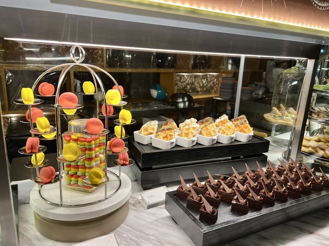 台北自助餐｜喜來登飯店十二廚，甜點精緻好吃，一人還有半隻龍蝦喔