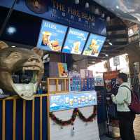 ร้านชานมที่ว้าววมาก กับหมีพ่นไฟ